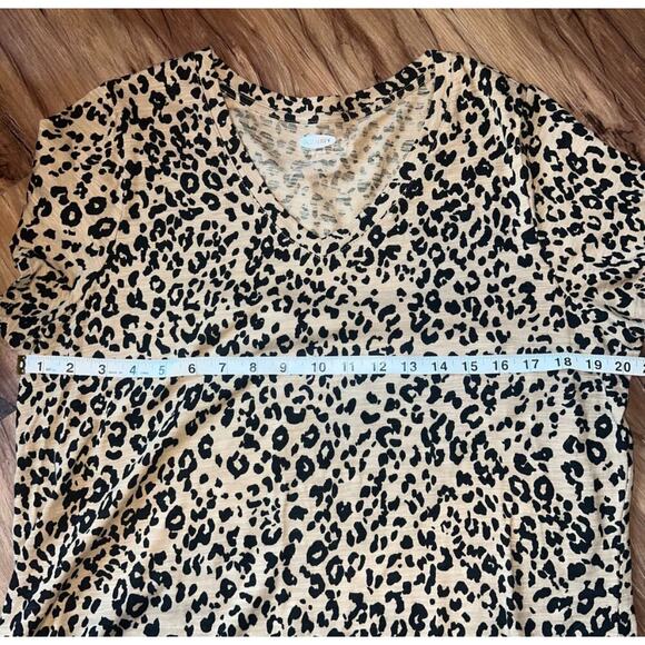 Old Navy Short Sleeve Animal Cheetah Leopard Print T-Shirt Size Large - Picture 5 of 6